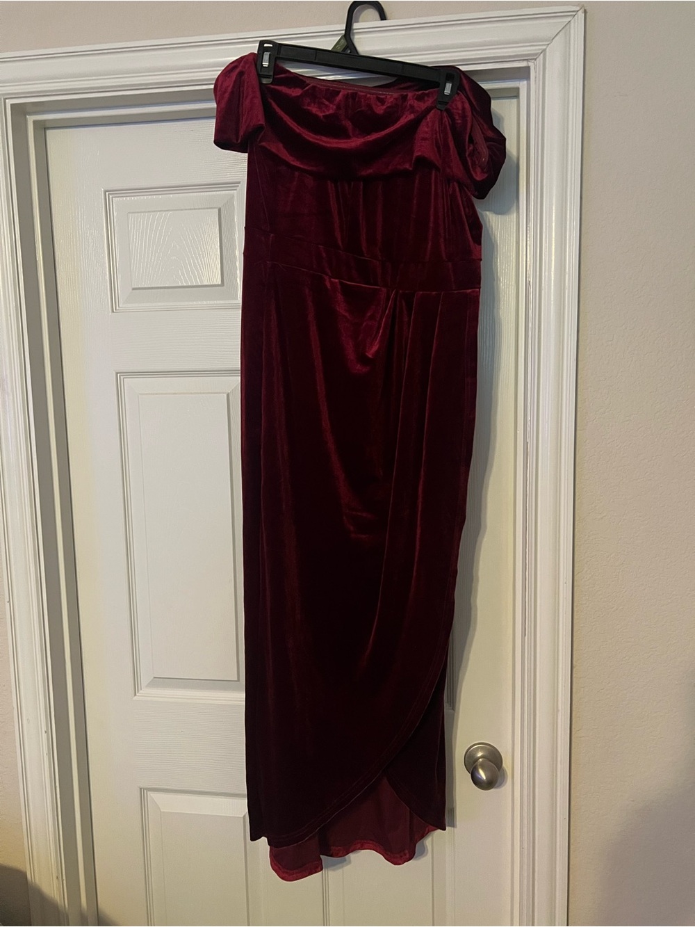Elegant Off-Shoulder Velvet Evening Dress in Burgundy